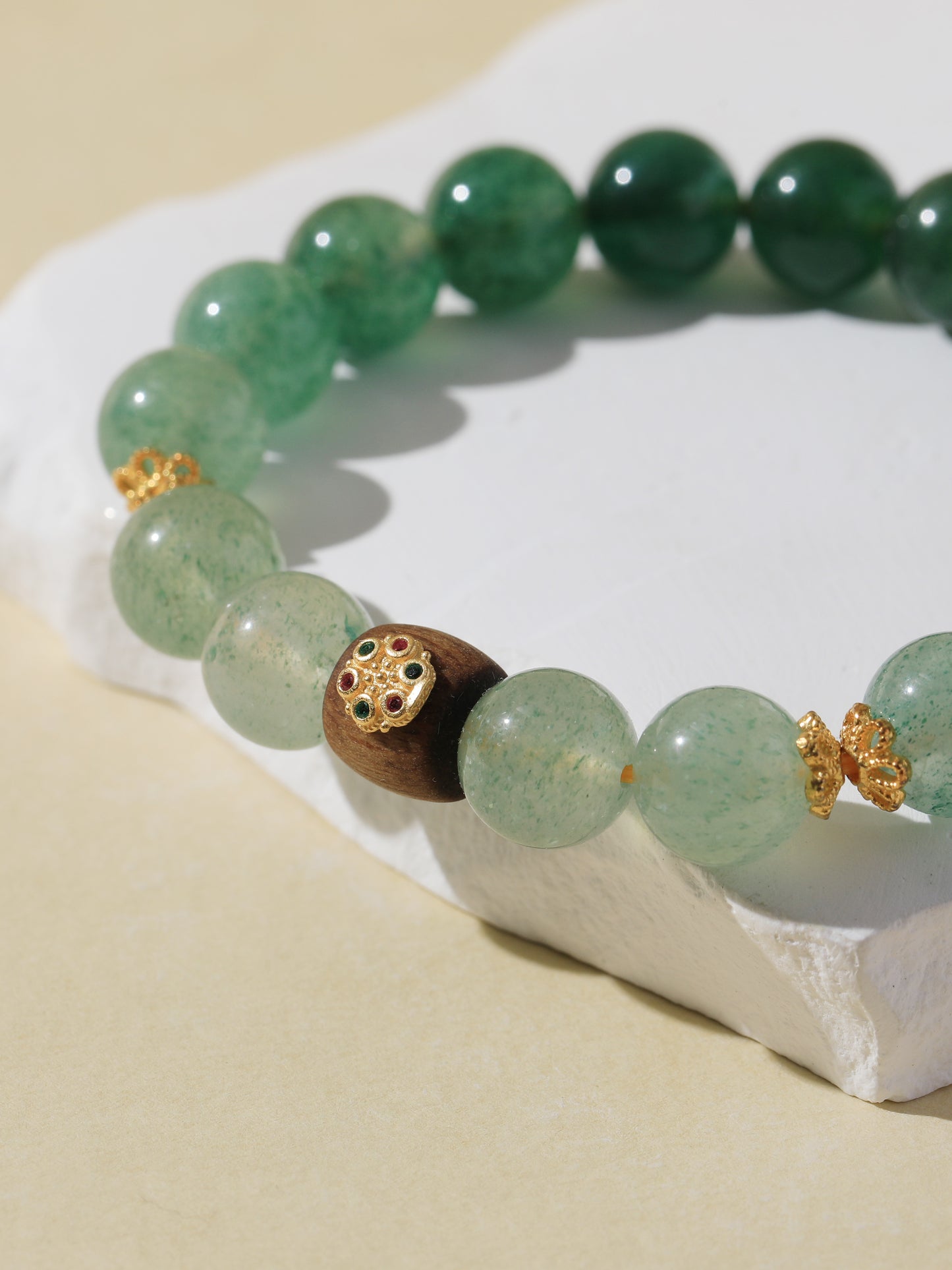 Gradient Green Quartz Bracelet with Agarwood